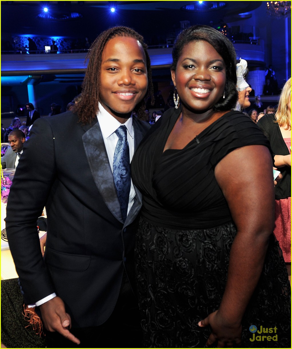 Leon Thomas & Ariana Grande: Halo Awards Get 'Victorious'