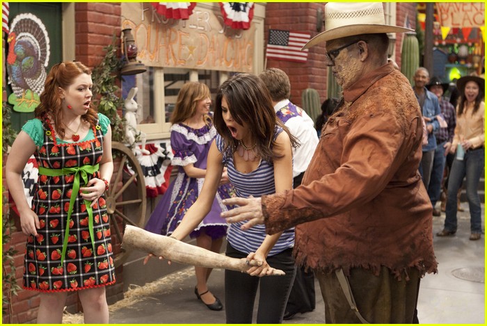 Selena Gomez & Gregg Sulkin: Do-Si-Do Dancers