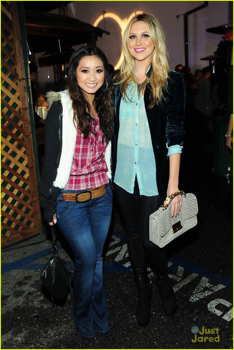 Brenda Song & Aly Michalka: Op Winter Wonderland!