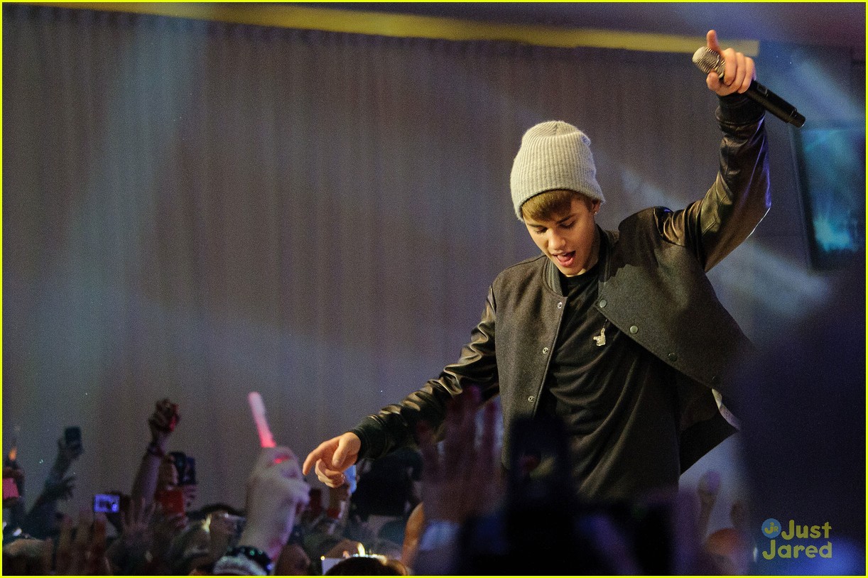 Justin Bieber: AniMagic 'Santa Claus' Music Video!