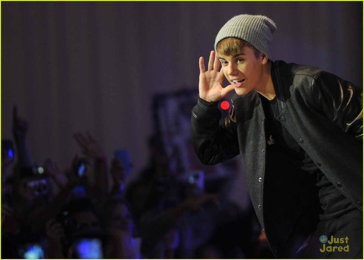 Justin Bieber: AniMagic 'Santa Claus' Music Video!