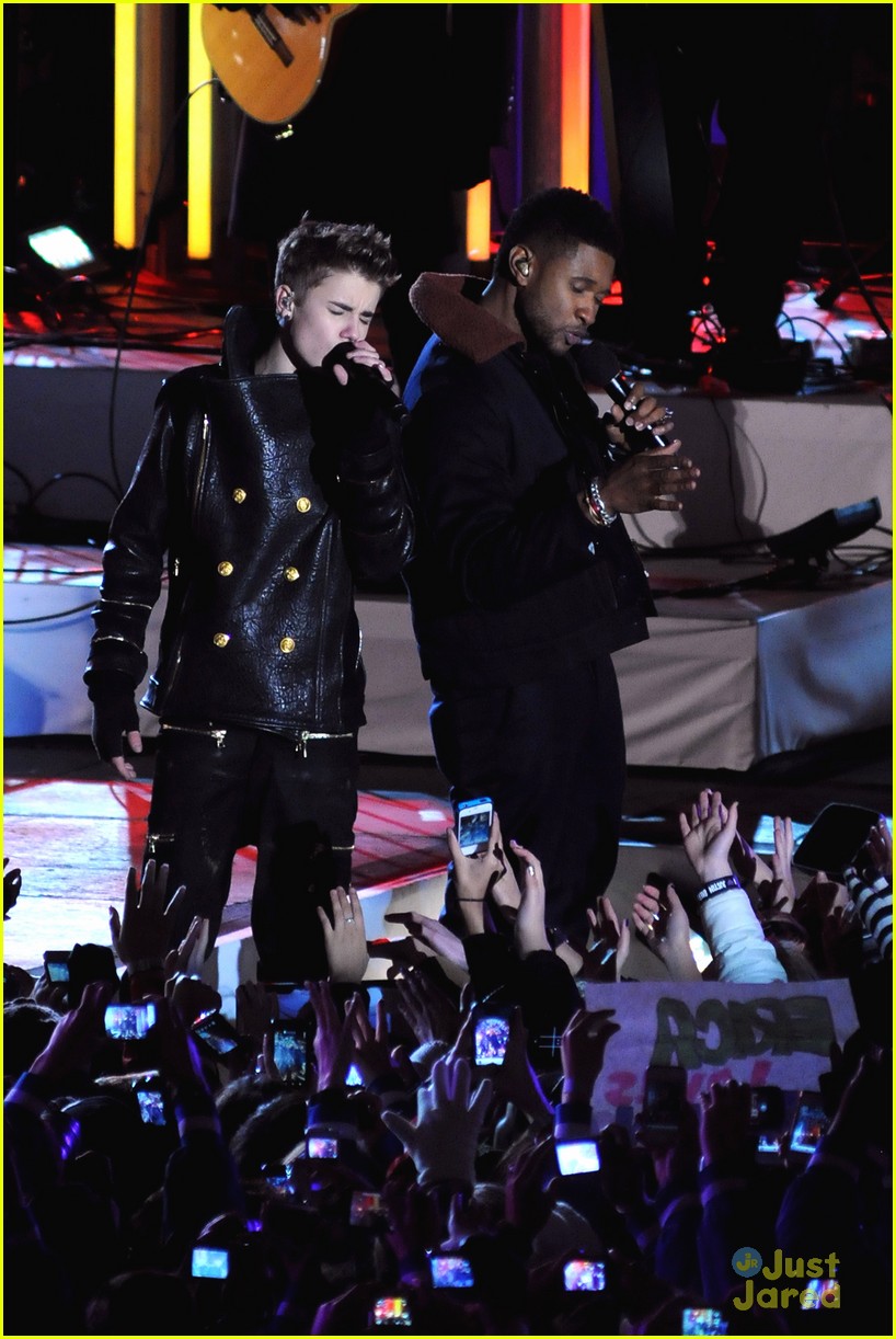 Justin Bieber Lights Up Rockefeller Center