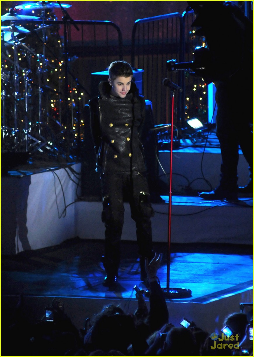 Justin Bieber Lights Up Rockefeller Center