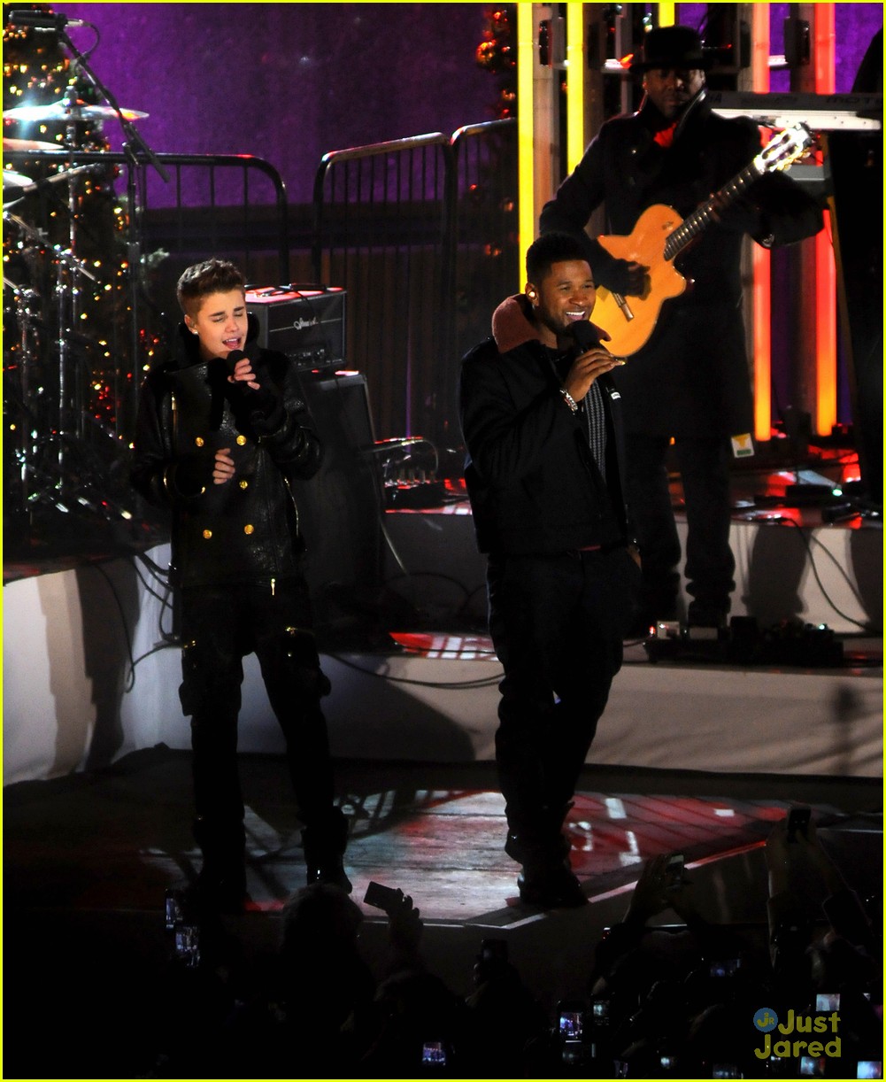 Justin Bieber Lights Up Rockefeller Center