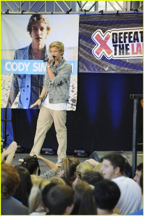 Cody Simpson on 'Extreme Makeover: Home Edition' -- First Look!