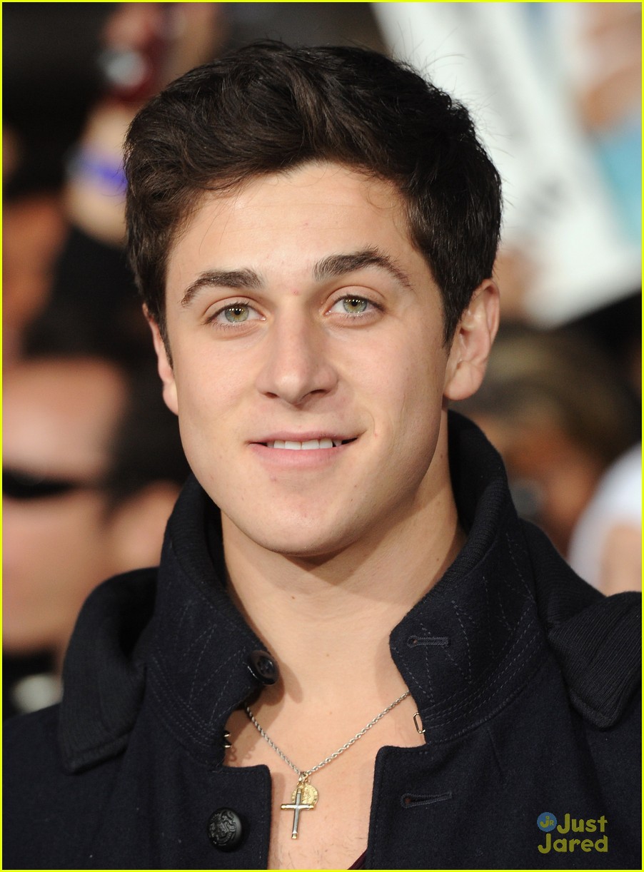 David Henrie: 'Wizards of Waverly Place' Finale Trailer!