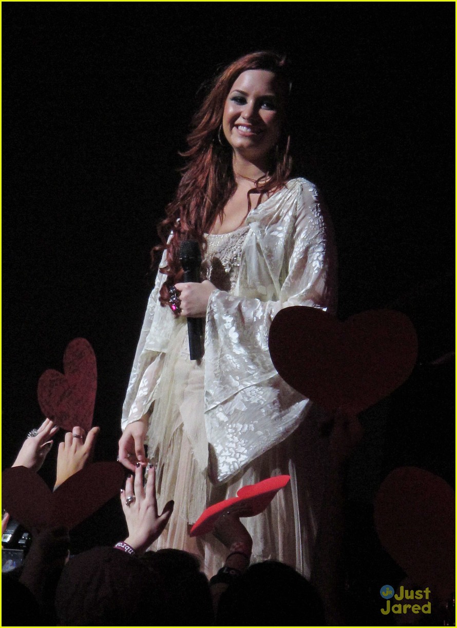 Demi Lovato Has Got 'Moves Like Jagger' in Dallas!