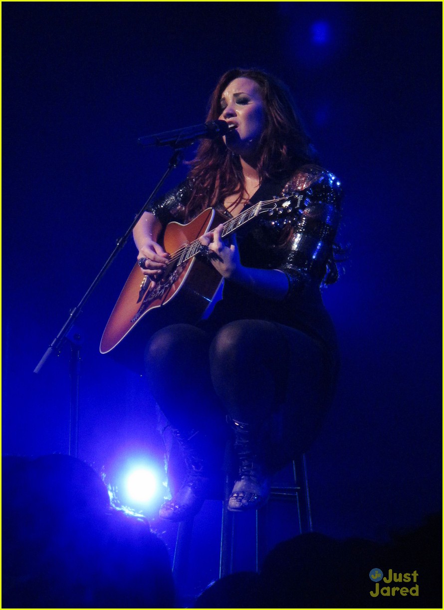 Demi Lovato Has Got 'Moves Like Jagger' in Dallas!