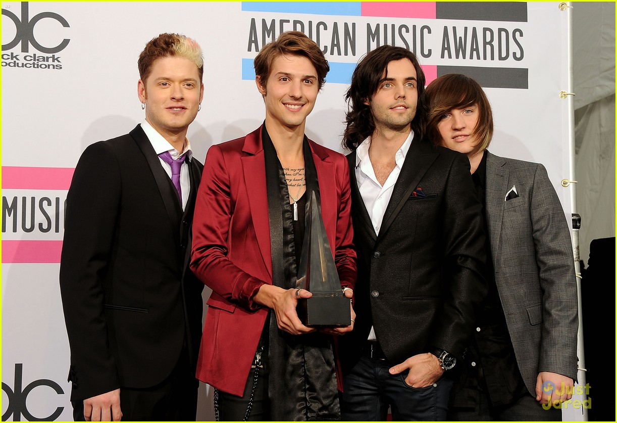 Hot Chelle Rae: Best New Artist Winners at AMAs 2011!