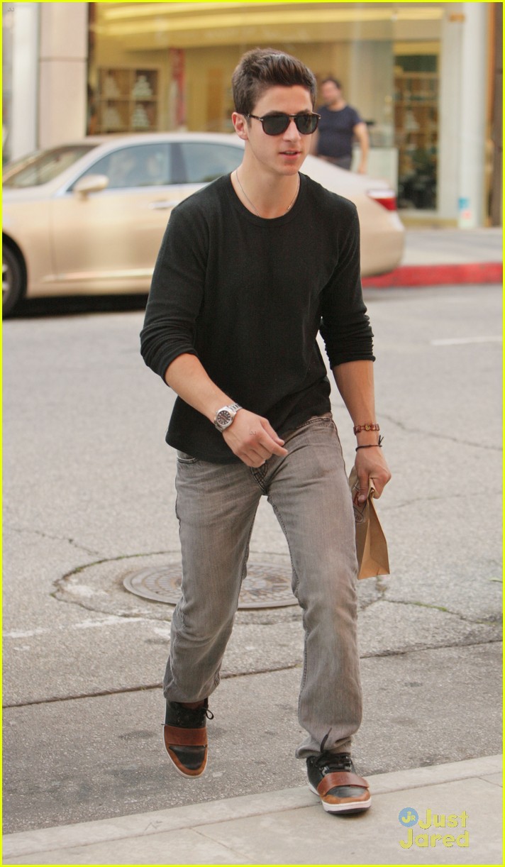 David Henrie Tweets Thanksgiving Adventures