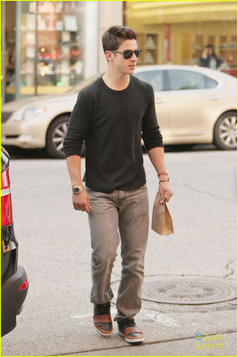 David Henrie Tweets Thanksgiving Adventures