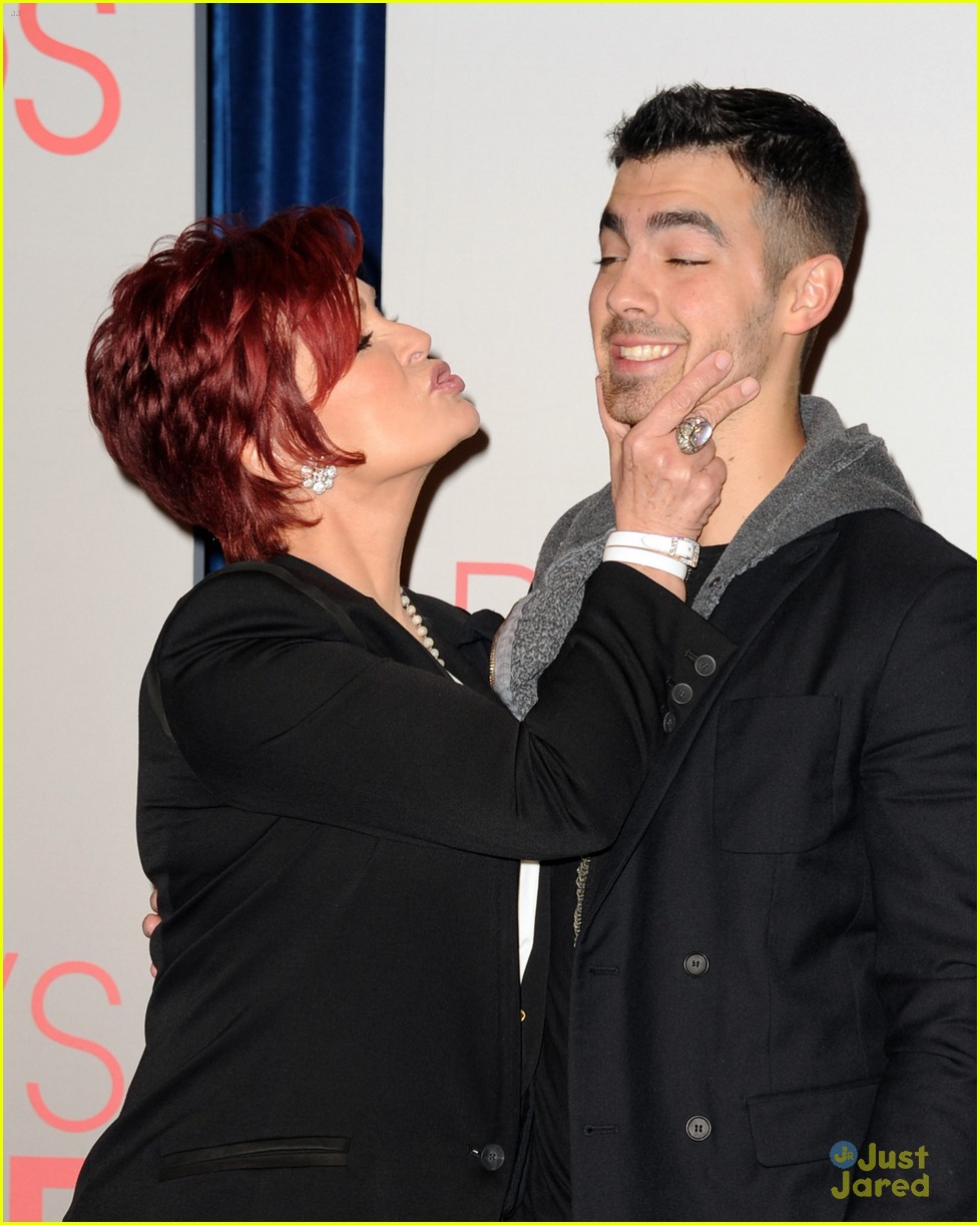 Joe Jonas & Julianne Hough Announce People's Choice Awards 2012!