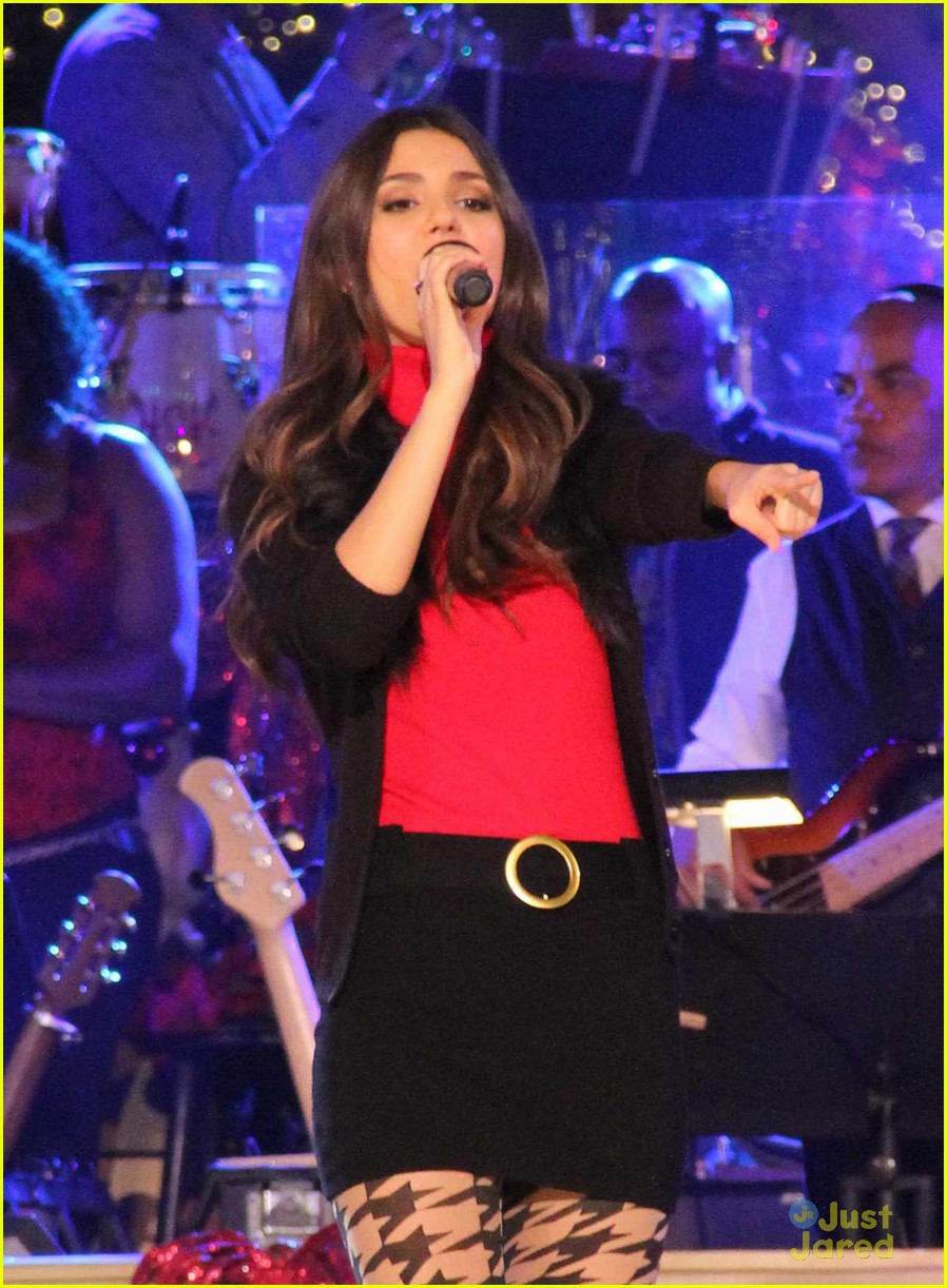 Victoria Justice: The Grove's Tree Lighting