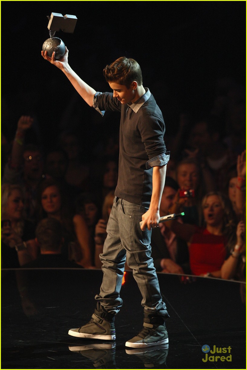 Justin Bieber: Big Winner at MTV EMAs!