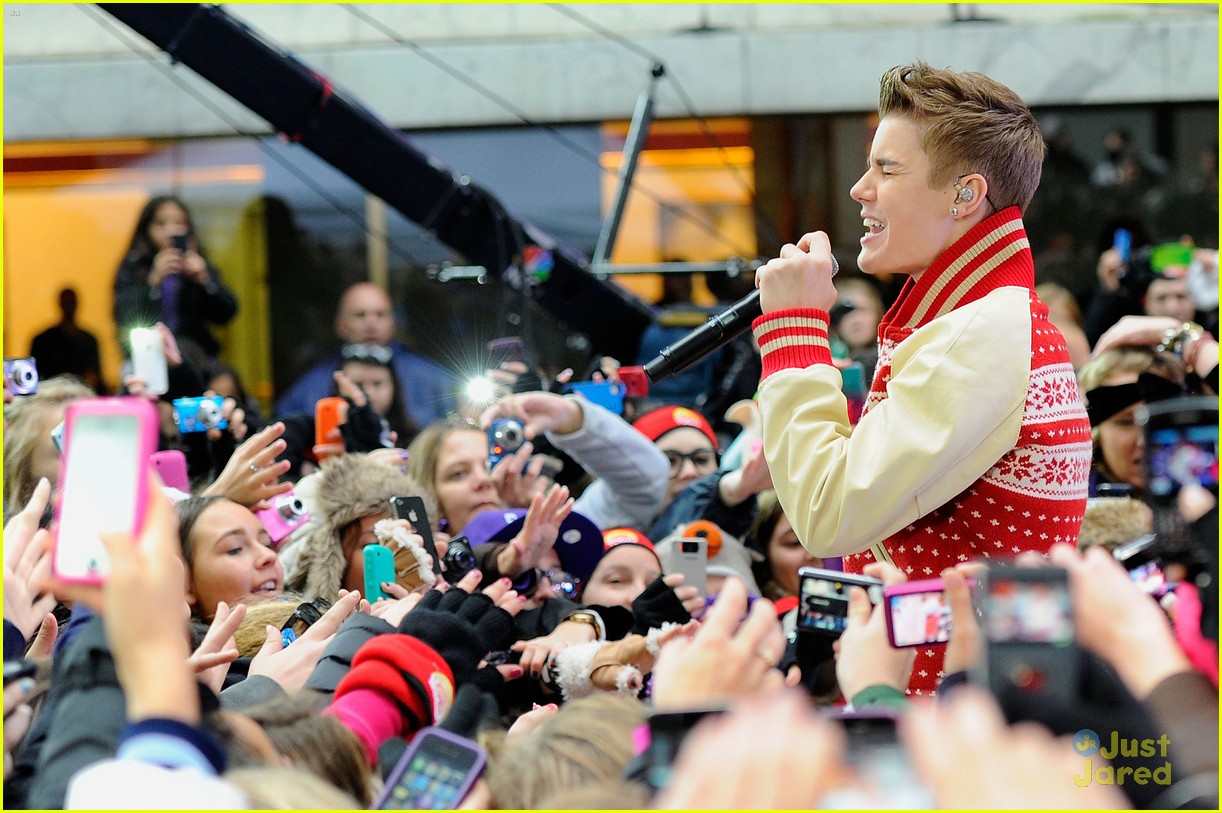 Justin Bieber: 'Mistletoe' on Today!