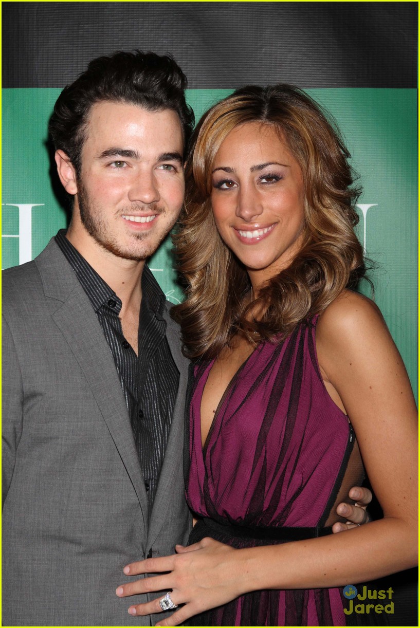 Kevin Jonas: Birthday Bash in Vegas with Danielle & Joe!