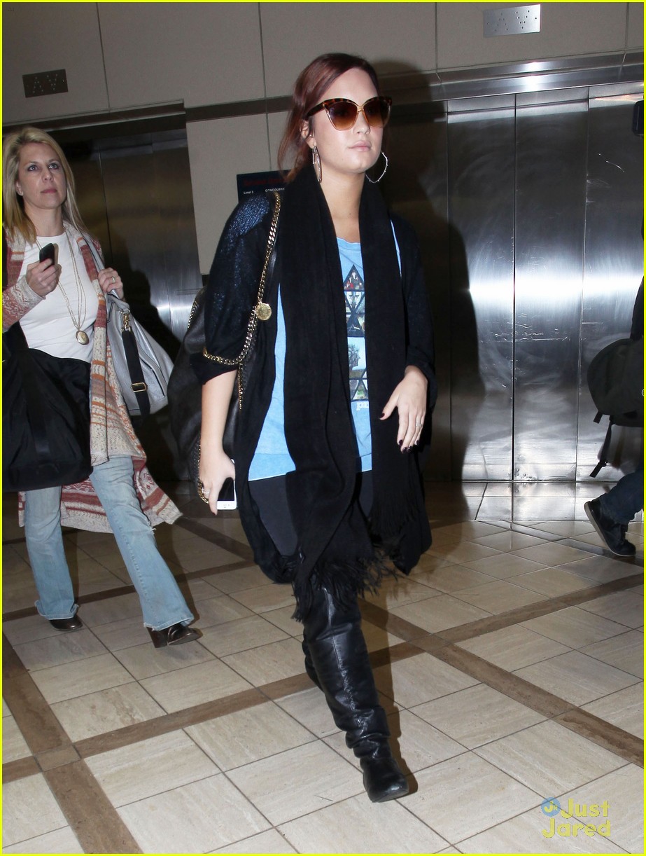 Demi Lovato: Departing for Detroit!