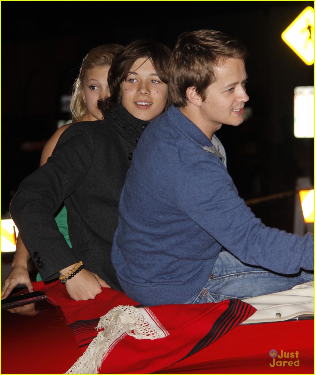 Jason Earles, Olivia Holt & Leo Howard: Hollywood Christmas Parade