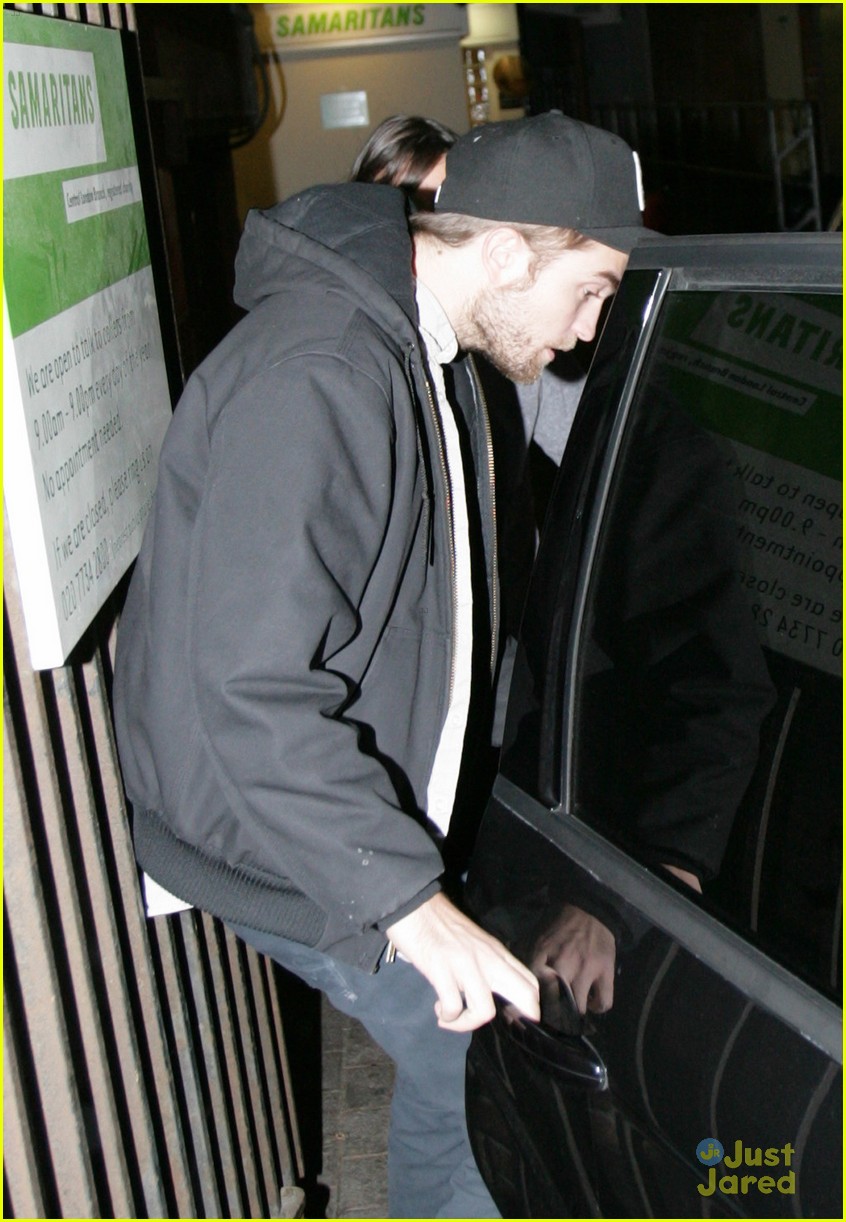 Robert Pattinson Tops 'Heat' Magazine's Rich List!