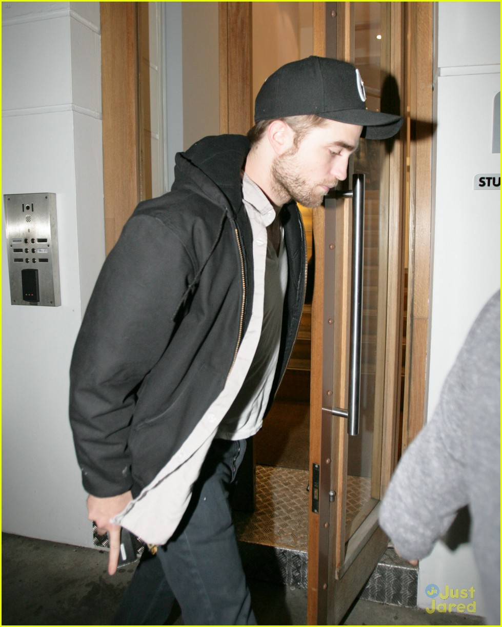 Robert Pattinson Tops 'Heat' Magazine's Rich List!