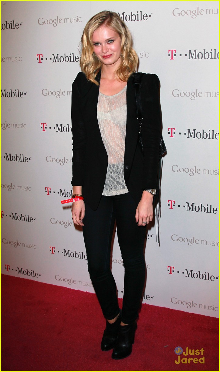 Sara Paxton: Google Music Launch Party Pretty