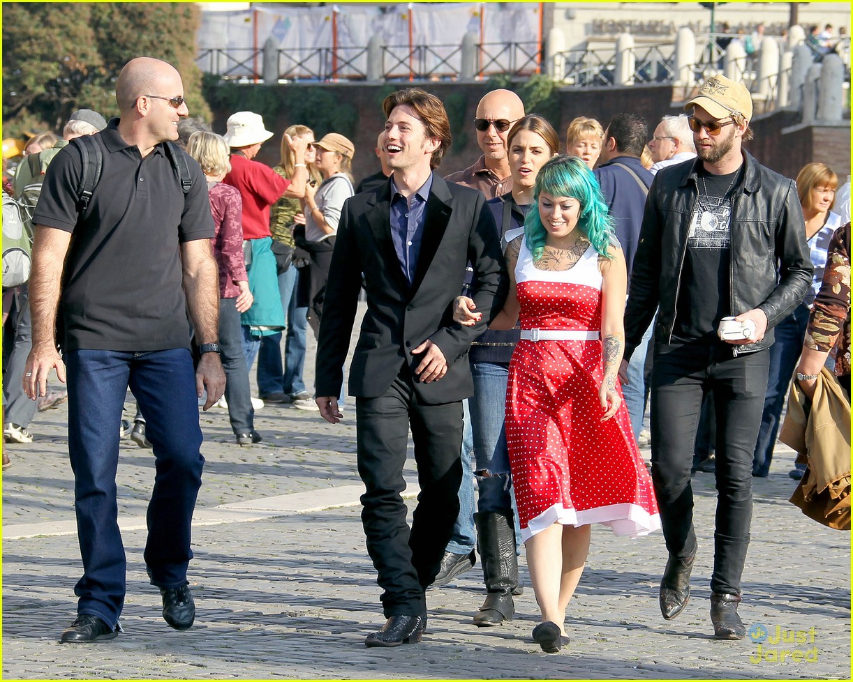 Nikki Reed & Jackson Rathbone Tour Rome