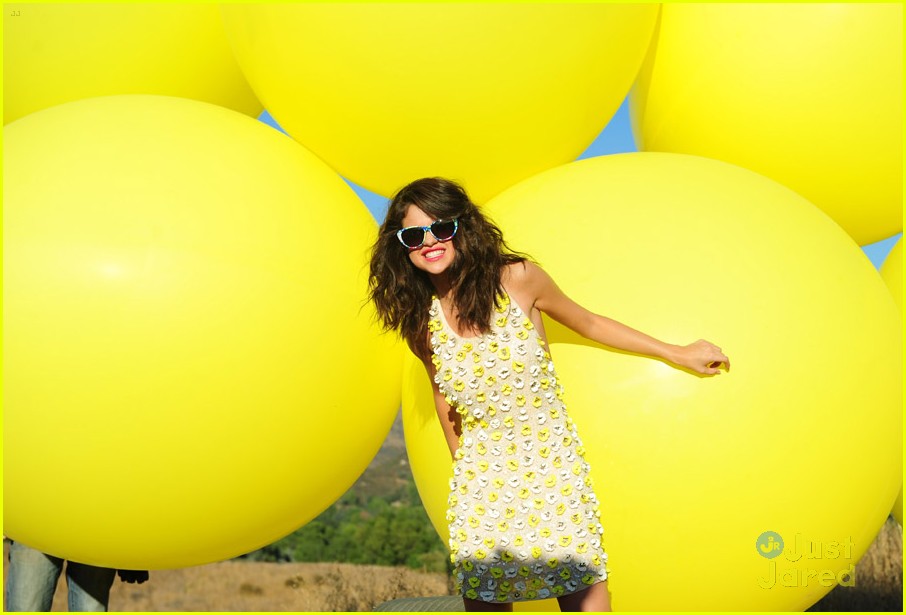 Selena Gomez: More 'Hit The Lights' Video Pics!