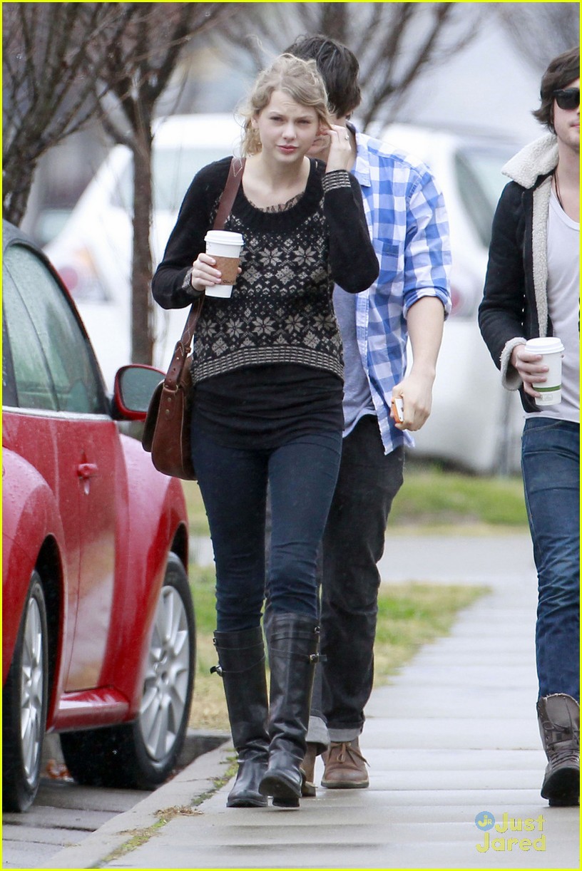 Taylor Swift & Mom Andrea: Park Pair