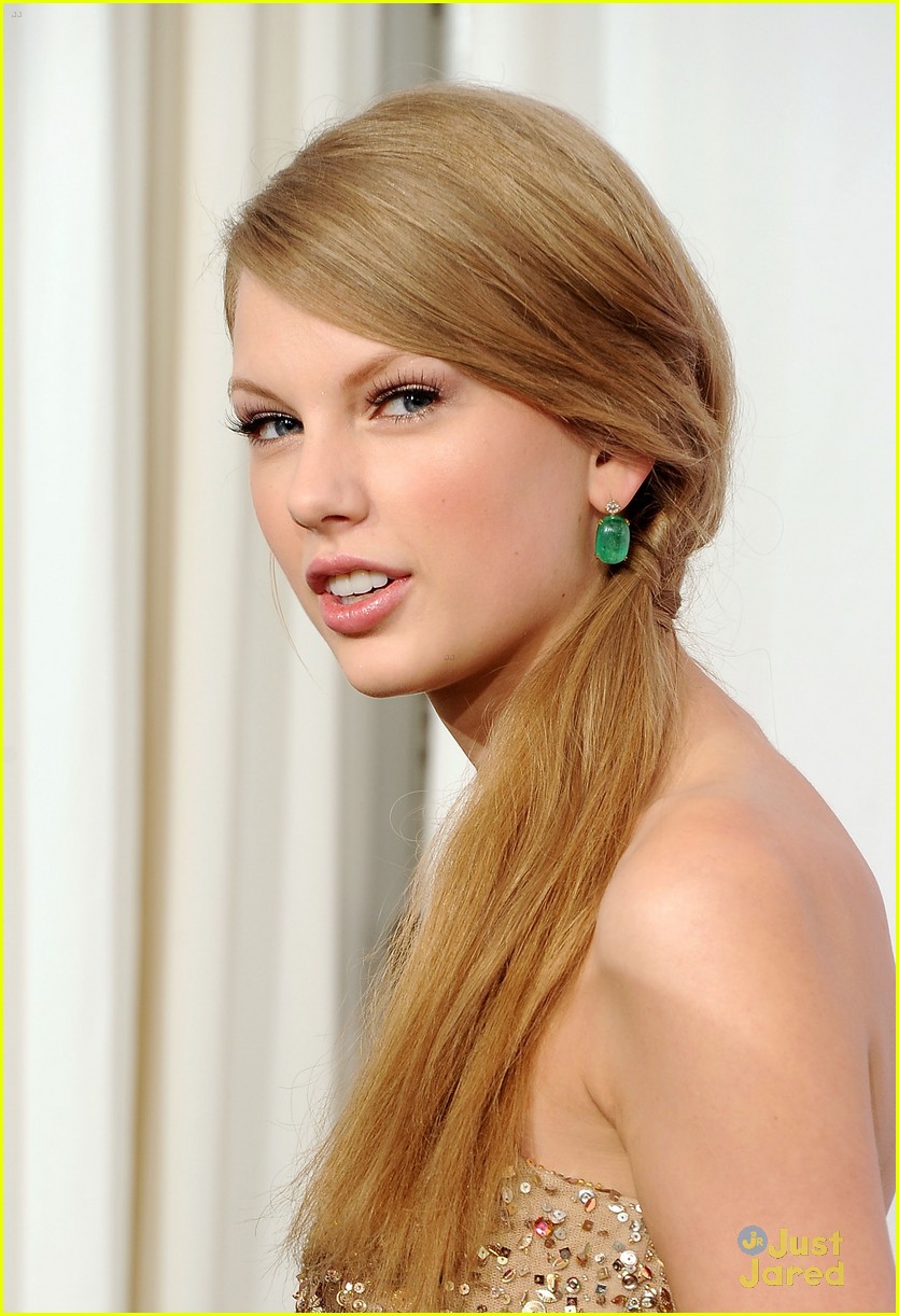 Taylor Swift: AMAs Artist of the Year 2011!