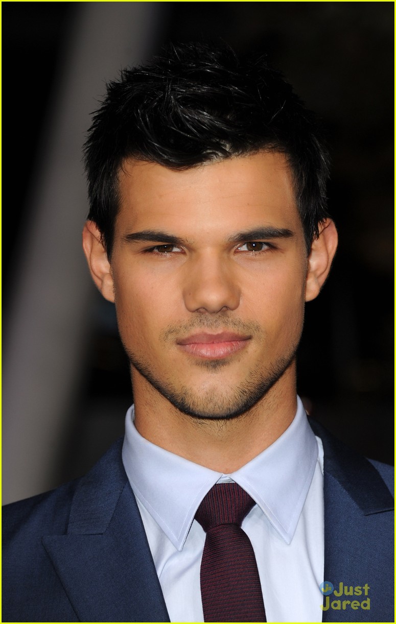 Taylor Lautner: 'Breaking Dawn' Premiere!