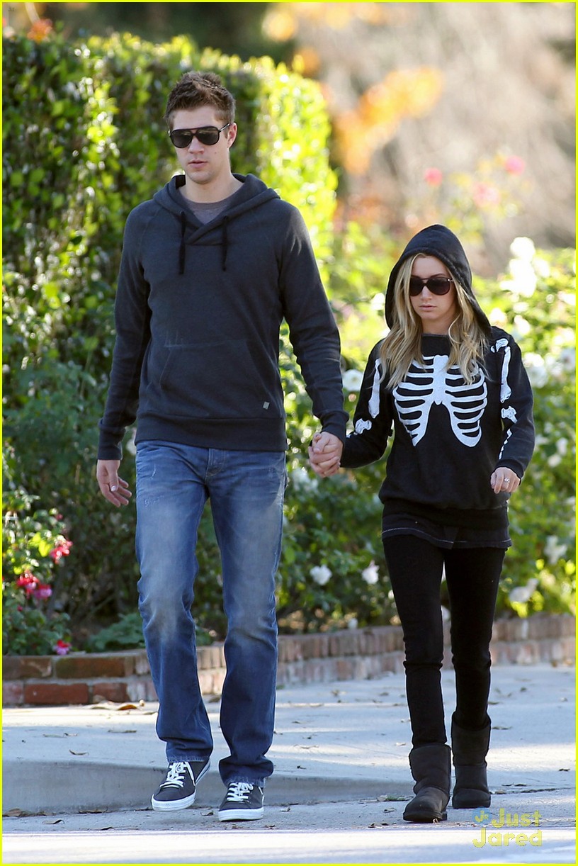 Ashley Tisdale & Scott Speer: Saturday Stroll