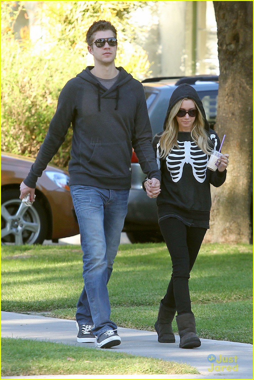 Ashley Tisdale & Scott Speer: Saturday Stroll