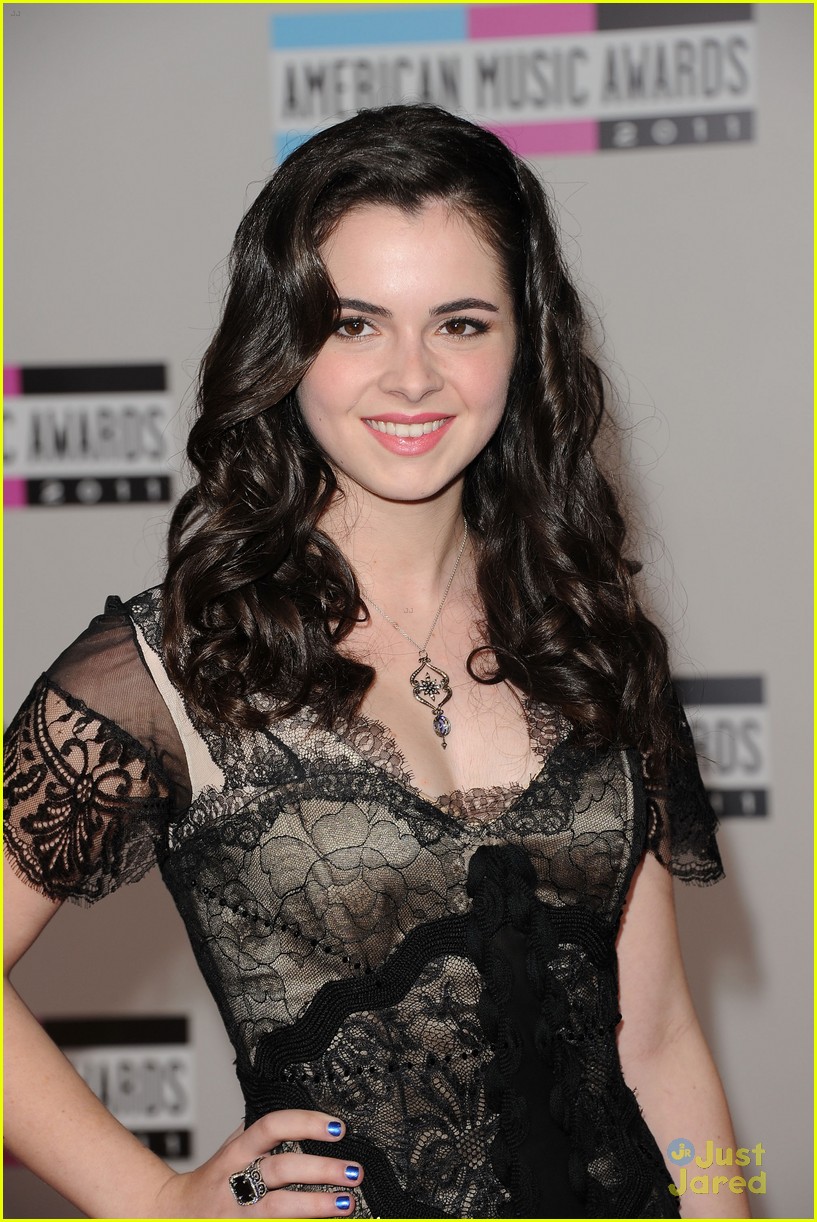 Katie Leclerc & Vanessa Marano: American Music Awards 2011