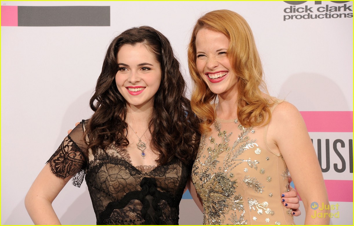 Katie Leclerc & Vanessa Marano: American Music Awards 2011