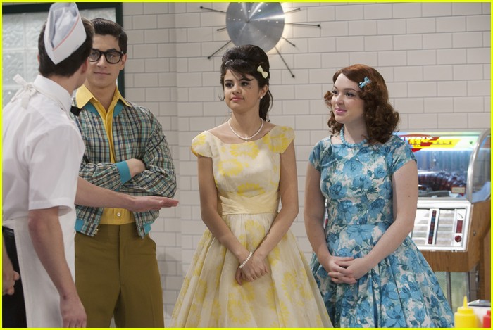 Selena Gomez & Jennifer Stone: Rock Around The Clock!