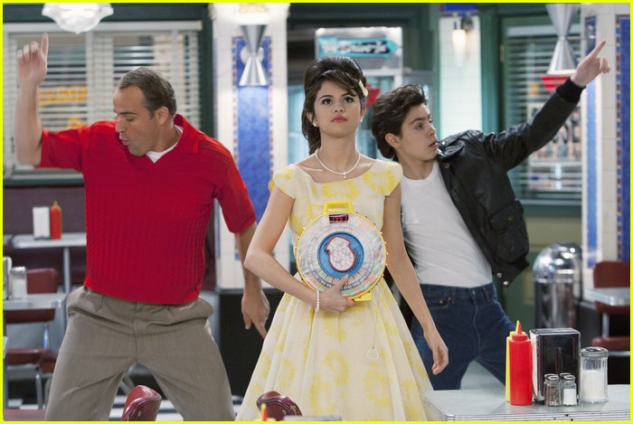 Selena Gomez & Jennifer Stone: Rock Around The Clock!