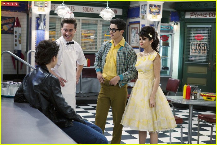 Selena Gomez & Jennifer Stone: Rock Around The Clock!