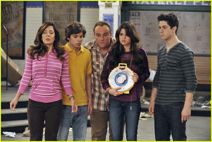Selena Gomez & Jennifer Stone: Rock Around The Clock!