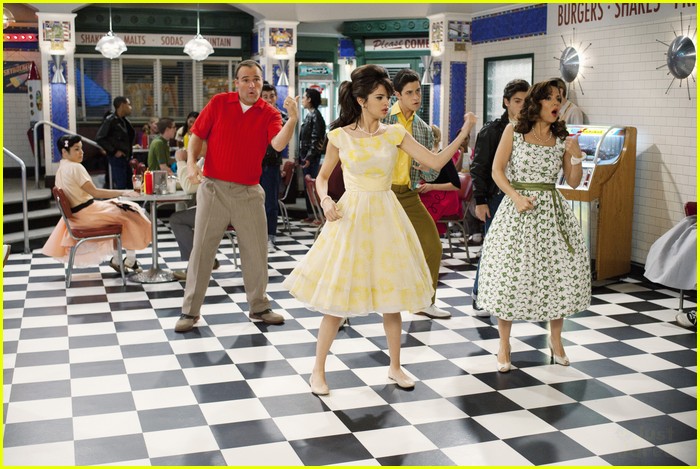 Selena Gomez & Jennifer Stone: Rock Around The Clock!