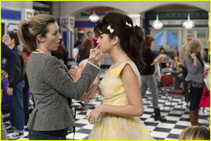Selena Gomez & Jennifer Stone: Rock Around The Clock!