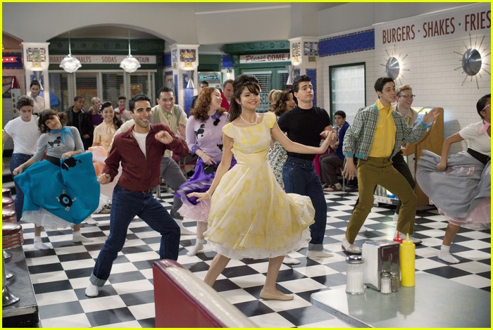 Selena Gomez & Jennifer Stone: Rock Around The Clock!