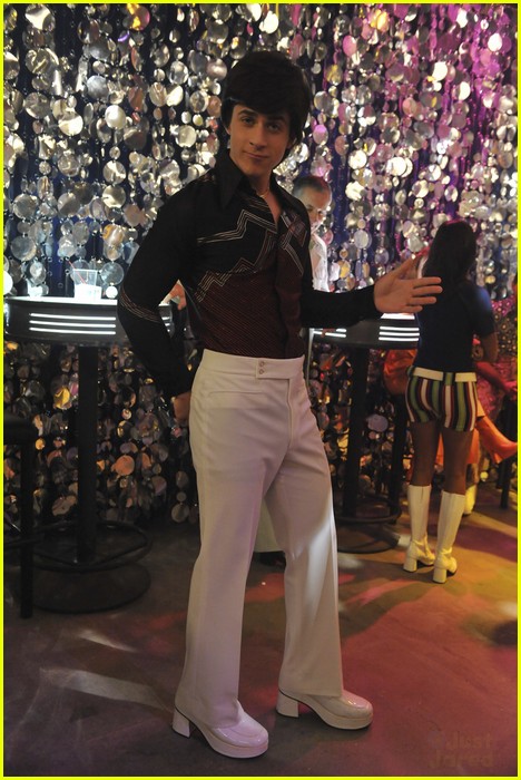 Selena Gomez & Jennifer Stone: Rock Around The Clock!