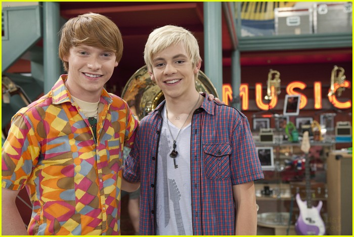 Laura Marano to Calum Worthy: What Did You Do To My Book?!