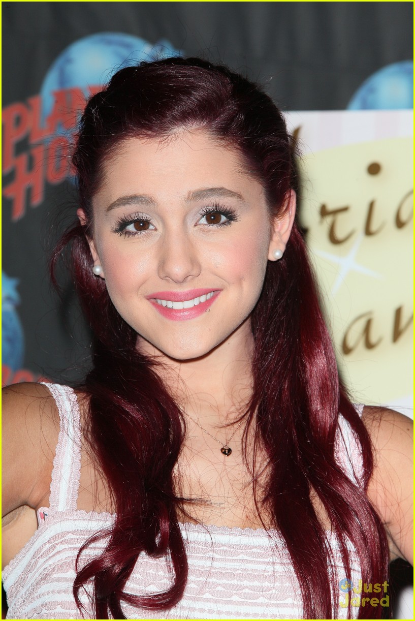 Ariana Grande 'Puts Her Hearts Up' at Planet Hollywood