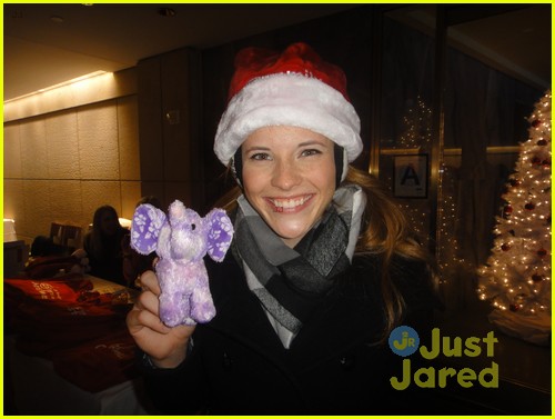 Lucy Hale & Ashley Benson: Pretty Little Elephants!