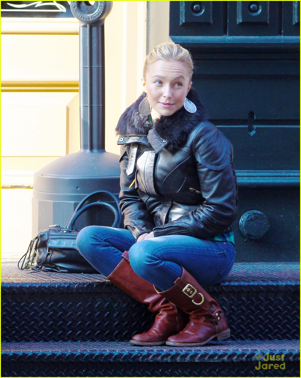 Hayden Panettiere Gets Inked