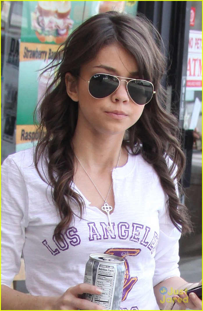 Sarah Hyland's Beauty Secret: Tons of Mascara!