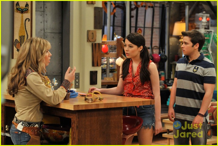 Nora Dershlit is Still Psycho for iCarly!