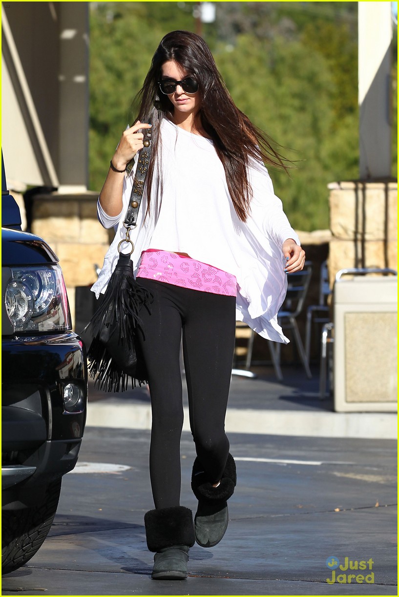 Kendall & Kylie Jenner: Last Minute Christmas Shopping