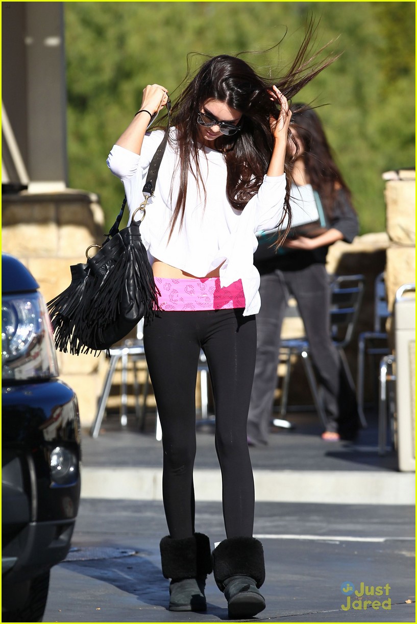 Kendall & Kylie Jenner: Last Minute Christmas Shopping